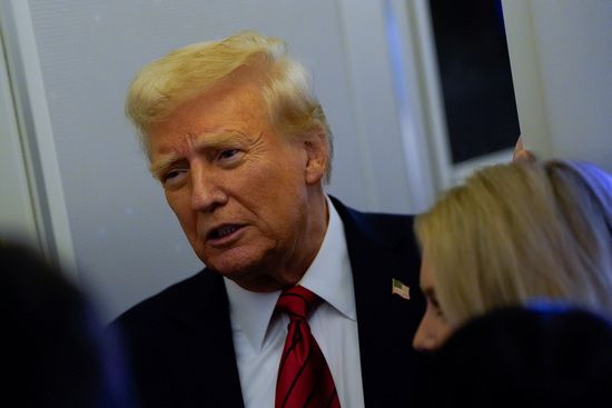 미국 백악관은 도널드 트럼프 대통령 행정부가 이번 임기에도 북한의 완전한 비핵화를 목표로 한다는 입장을 전했다. 사진은 지난 27일(현지시각) 트럼프 대통령이 기자들과 대화하던 모습. /사진=로이터