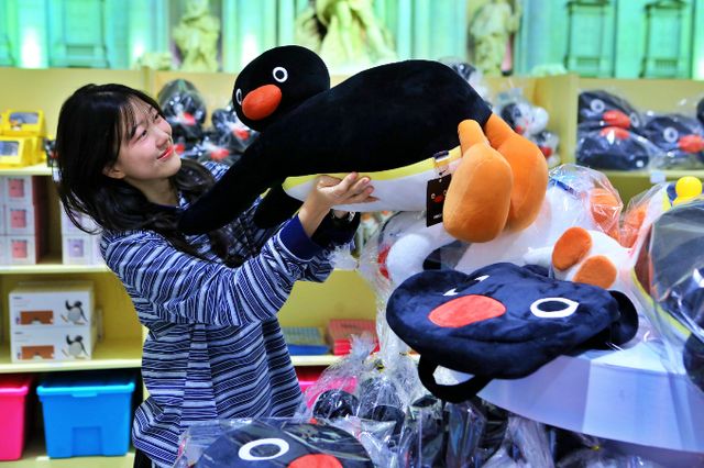 백화점 업계가 명절 이후 수요를 위해 팝업스토어와 할인행사를 다양하게 준비했다. 사진은 롯데백화점 잠실점 지하 1층 핑구 팝업스토어의 모습. /사진=롯데백화점