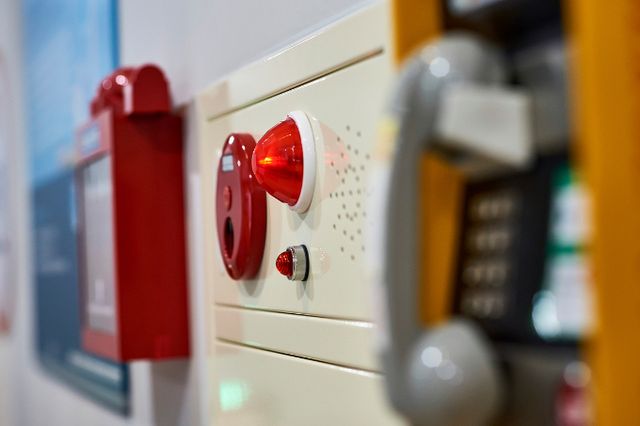 서울지하철 2호선 신당역 인근 건물에서 발생한 화재 연기 유입으로 인한 무정차 통과가 약 30분만에 정상화됐다. 사진은 기사 내용과 관련 없음. /사진=이미지투데이