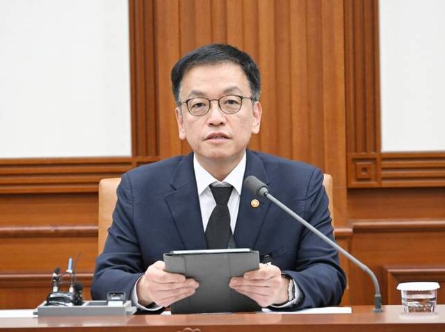 최상목 대통령 권한대행 부총리 겸 기획재정부 장관이 2일 서울 종로구 정부서울청사에서 열린 경제관계장관회의에서 모두발언을 하고 있다./사진=기획재정부