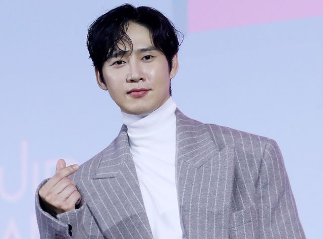 배우 박성훈이 AV 표지를 업로드로 연일 화제가 되고 있는 가운데, 이와 관련, 오는 8일 '오징어게임 시즌2' 라운드 인터뷰에서 이에 대해 언급할지 주목되고 있다. 사진은 지난해 12월9일 오전 서울 중구 동대문디자인플라자에서 진행된 넷플릭스 시리즈 '오징어 게임 시즌2' 제작발표회에 참석한 배우 박성훈. /사진=스타뉴스