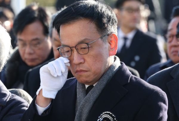 최상목 대통령 권한대행 부총리 겸 기획재정부 장관이 공수처가 윤 대통령 체포영장 집행 절차에 돌입한 상황과 관련해 '법과 원칙에 따라 처리하길 바란다'고 했다. 사진은 3일 서울 여의도 국회에서 엄수된 고(故) 김수한 전 국회의장 국회장 영결식에 참석해 있는 모습. /사진=뉴시스