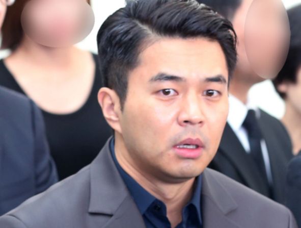  배우 정준이 제주항공 여객기 참사 유가족을 향한 악성 댓글에 분노를 드러냈다. 사진은 지난 2015년 서울 고려대 안암병원 장례식장에 참석한 배우 정준. /사진=머니투데이