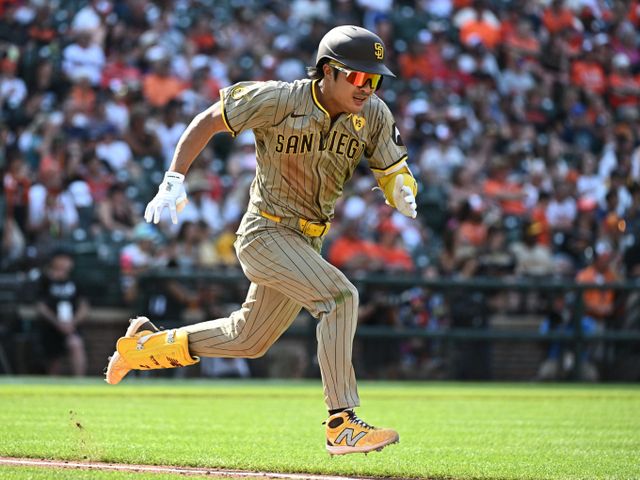 메이저리그(MLB) 프리에이전트(FA) 시장을 표류하던 김하성이 탬파베이 레이스와 2년 2900만달러(약 418억7600만원)에 계약을 체결했다. 사진은 김하성이 지난해 2월28일 미국 캔던야즈 오리올 파크에서 열린 볼티모어 오리올스와의 경기에서 뛰는 모습. /사진=로이터