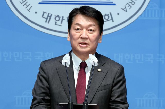 안철수 국민의힘 의원이 MBC를 향해 기상캐스터 고(故) 오요안나 씨가 생전 직장 내 괴롭힘에 시달렸다는 의혹 사건에 대한 책임 있는 태도를 보여달라고 촉구했다. 사진은 안 의원이 지난 20일 서울 여의도 국회 소통관에서 '서부지법 폭력 난동' 등 현안 관련 기자회견을 하는 모습. /사진=뉴시스