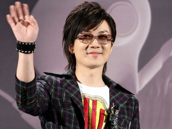 사진은 가수 서태지가 지난 2008년 7월31일 오후 경기도 일산 MBC드림센터에서 'MBC스페셜 북공고 1학년 1반 25번 서태지'의 일환으로 1400명의 팬들과 미니콘서트를 가지며 인사하는 모습. /사진=머니투데이