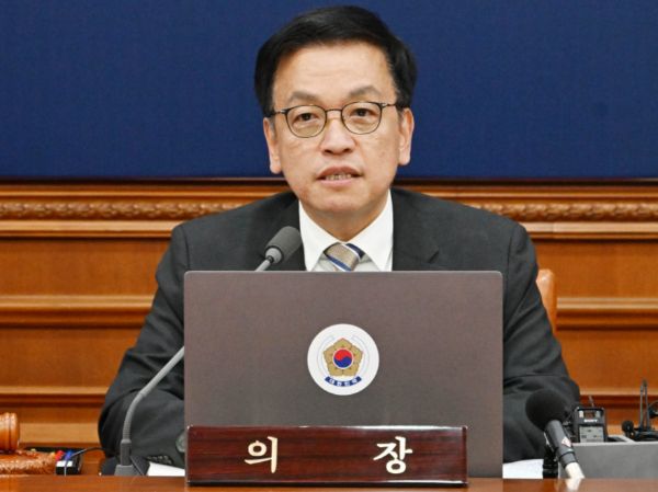 국민의힘이 최상목 대통령 권한대행 부총리 겸 기획재정부 장관의 내란 특검법 재의요구권 행사에 대해 "올바른 결정"이라고 평가했다. 사진은 최상목 권한대행이 31일 서울 종로구 정부서울청사에서 열린 '제4회 국무회의'에서 모두발언을 하고 있는 모습. /사진=뉴스1(기획재정부 제공)