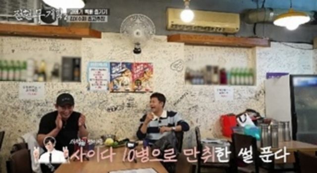 방송인 전현무가 MBN·채널S '전현무계획2'에서 테이와 생생한 먹방과 입담을 펼쳤다. /사진=MBN·채널S '전현무계획2' 캡처