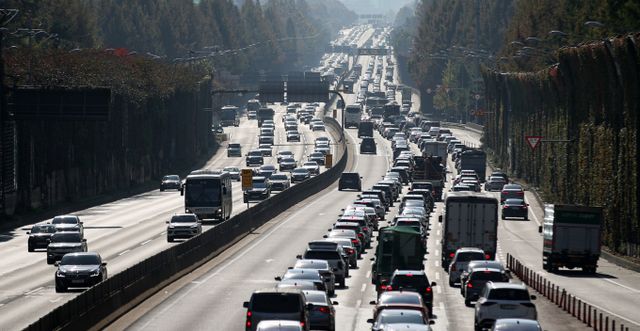 전국에 눈·비가 예보돼 전국 고속도로의 교통량이 평소보다 줄어든 것으로 보인다. 사진은 경부 고속도로 잠원나들목 인근. /사진=뉴스1 