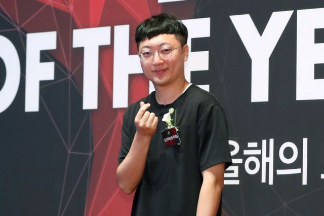 유튜버 충주맨으로 유명한 김선태 충주시청 주무관이 초고속 승진으로 축하받고 있다. 사진은 지난해 9월 김 주무관이 한 행사에 참석했던 모습. /사진=뉴시스