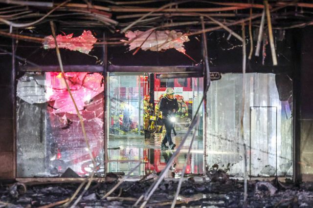 경찰과 소방당국이 성남시 분당구 야탑동 BYC 건물에서 일어난 화재 원인 조사를 위한 합동감식에 들어갔다. 사진은 화재 현장. /사진=뉴스1