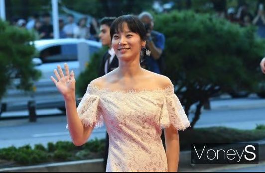 우 고(故) 김미수가 세상을 떠난지 3년이란 시간이 흘렀다. 사진은 지난 2019년 3월 부산광역시 해운대구 우동 영화의 전당 야외극장에서 열린 '제24회 부산국제영화제(BIFF)' 개막식 레드카펫 행사에 참석한 고 김미수. /사진=장동규 기자