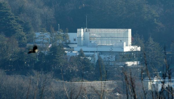 세계한인민주연합이 윤석열 대통령과 관련자들의 즉각 체포를 촉구했다. 사진은 지난 4일 오전 서울 용산구 대통령 관저 모습. /사진=뉴시스 