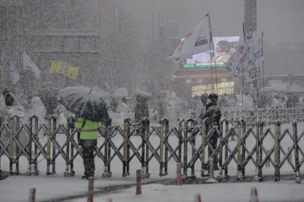 전국 고속도로 교통량이 5일 평소보다 감소할 것으로 전망된다. 사진은 소한인 이날 서울 용산구 한남동 모습. /사진=뉴시스