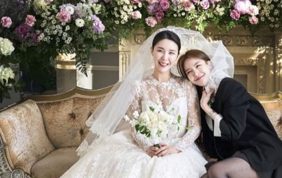 '걸스데이' 출신 배우 방민아가 친언니 린아의 결혼 소식을 전했다. 사진은 방민아 인스타그램 갈무리. /사진=인스타그램 갈무리. 