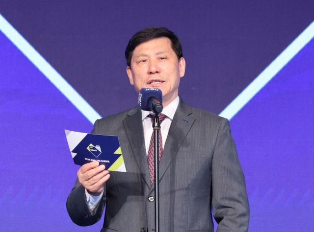 허구연 KBO 총재가 신년사를 통해 팬들에게 감사 인사를 전하며 2025시즌 KBO리그의 변화를 약속했다. 사진은 지난해 9월11일 서울 송파구 롯데호텔월드에서 열린 '2025 KBO 신인 드래프트'에서 인사말을 하고 있는 허구연 KBO 총재의 모습. /사진=뉴시스