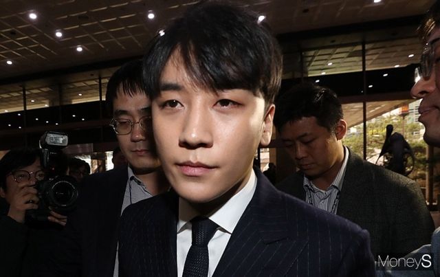 그룹 '빅뱅' 출신 승리(34·이승현)의 목격담이 전해졌다.사진은 지난 2019년 3월 서울 종로구 서울지방경찰청에 피의자 신분으로 출석한 빅뱅 출신 승리. /사진=장동규 기자