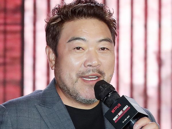 '국민 아빠' 배우 이원종은 윤 대통령 탄핵 찬성 목소리를 냈다. 사진은 배우 이원종이 2022년 6월22일 오전 서울 강남구 삼성동 코엑스 그랜드볼룸에서 열린 넷플릭스 시리즈 '종이의 집: 공동경제구역' 제작발표회에 참석해 인사말하는 모습. /사진=머니투데이