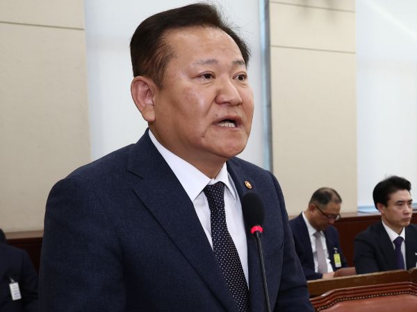 이상민 전 행정안전부 장관이 근무 기간 소속 부처에 알리지 않고 비화폰을 사용했다. 사진은 5일 오전 서울 여의도 국회에서 열린 비상계엄 관련 행정안전위원회 전체회의에서 계엄엄 당시 상황에 대한 업무보고를 하는 모습. /사진=뉴스1