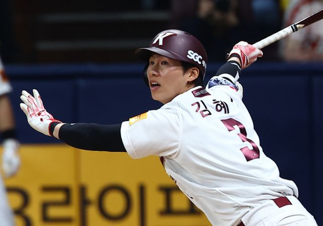 현지 매체가 2025시즌 LA다저스 주전 2루수 경쟁에 김혜성이 앞설 것이라 예측했다. 사진은 키움 히어로즈 당시 김혜성의 모습. /사진=뉴시스