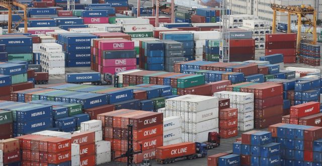 부산항 신선대부두 야적장에 쌓여 있는 컨테이너로 기사 내용과는 무관함. /사진=뉴스1