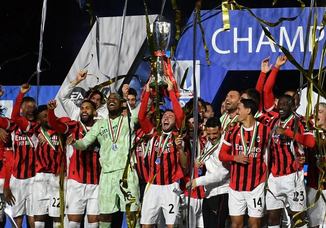 AC밀란이 수페르코파 이탈리아 우승을 차지했다. 사진은 7일(한국시각) 사우디아라비아 리야드 알 아울 파크에서 열린 이탈리아 슈퍼컵 결승전에서 승리 후 기뻐하는 AC밀란 선수들. /사진=로이터