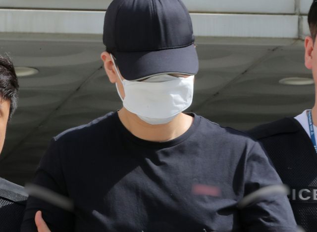 여성 20명을 살해하겠다는 글을 온라인에 올린 20대 남성에게 징역형 집행유예가 확정됐다. 사진은 지난해 구속전 피의자 심문(영장실질심사) 모습. /사진=뉴시스