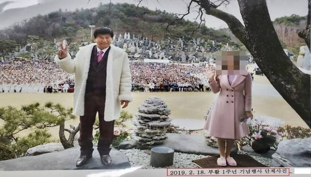 여신도 성폭행 혐의로 재판에 넘겨진 JMS총재 정명석씨(79)에 대한 대법원 판단이 오늘 나온다. 사진 정명석(왼쪽)과 정조은 모습. /사진=뉴스1(대전지검 제공)