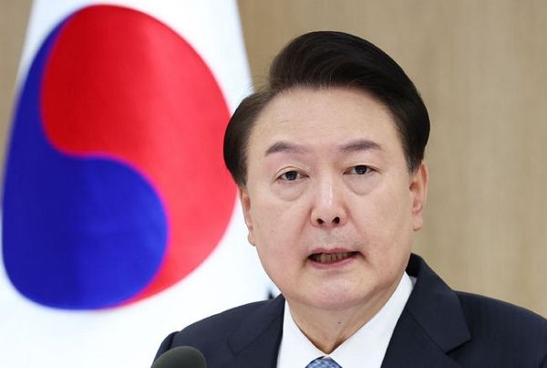 더불어민주당 내에서는 윤 대통령이 한남동 관저를 빠져나와 제3의 장소에 도피해 있을 거라는 의혹이 제기됐다. 사진은 윤석열 대통령이 2024년 2월6일 서울 용산 대통령실에서 열린 국무회의를 주재하는 모습. /사진=뉴시스