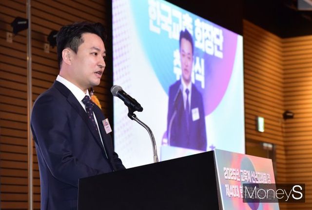 ▲ 환영인사-취임사 전하는 강주호 한국교총 회장