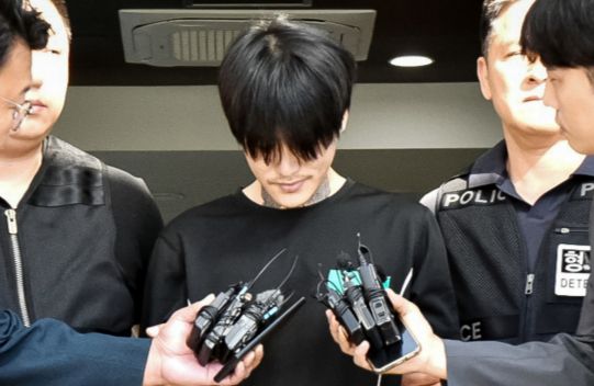 순천에서 10대 여학생을 흉기로 찔러 살해한 박대성의 1심 선고가 나온다. 사진은 지난해 검찰로 송치되는 모습. /사진=뉴스1