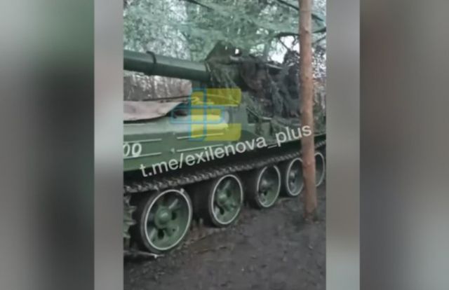 '주체포'라 불리는 북한의 자주포 M-1989가 우크라이나 전선에서 처음으로 포착됐다. /사진=자유아시아방송(RFA) 캡쳐