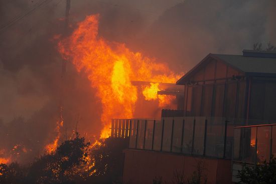 지난 7일(현지시각) 미국 캘리포니아주 로스앤젤레스(LA)에서 산불이 발생했다. /사진=로이터