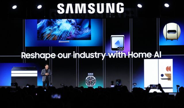 한종희 삼성전자 대표이사 부회장이 6일(현지시각）미국 네바다주 라스베이거스 만달레이베이 컨벤션센터에서 열린 'CES 2025 삼성 프레스 콘퍼런스'에서 기조 연설을 하고 있다. /사진=뉴스１