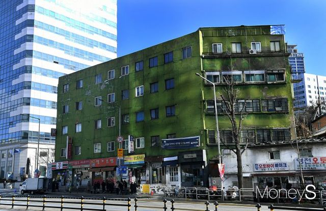 우리나라 최초의 아파트 충정아파트 외관 모습. /사진=장동규 기자