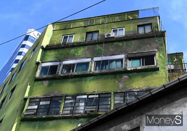 우리나라 최초의 아파트 충정아파트 외관 모습. /사진=장동규 기자