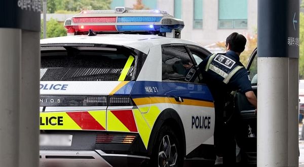 경찰관 앞에서 중국어로 대화를 나누며 대놓고 범죄 내용을 언급한 중국 국적 남성이 경찰에 붙잡혔다. 사진은 기사와 관련 없음. /사진=뉴스1