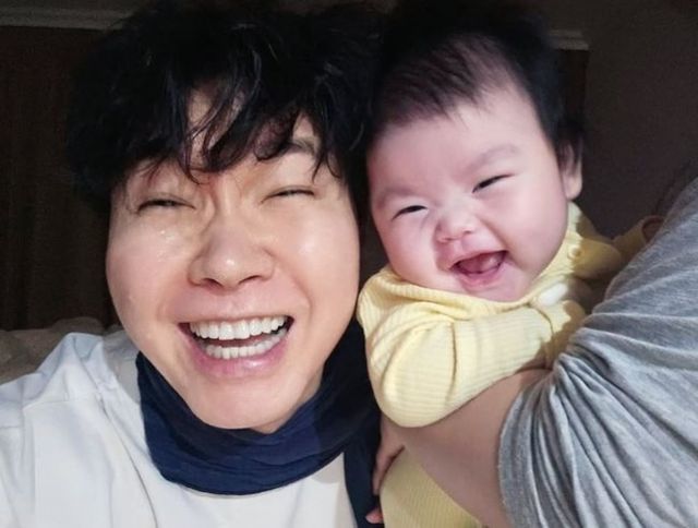 방송인 박수홍이 똑 닮은 딸 재이를 공개했다. /사진=박수홍 인스타그램