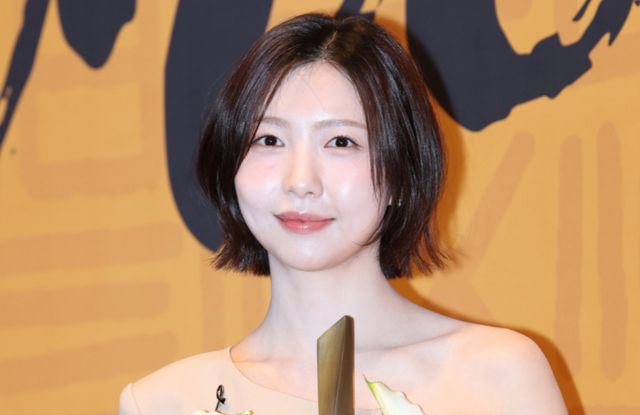 배우 주현영이 김건희 여사를 패러디했다는 이유로 SNL 코리아에서 하차했다는 루머에 대해 직접 입장을 밝혔다. 사진은 지난 7일 서울 중구 장충동 서울 신라호텔에서 열린 ‘2025 대한민국 퍼스트브랜드 대상’ 시상식에 참석한 방송인 주현영. /사진=뉴스1