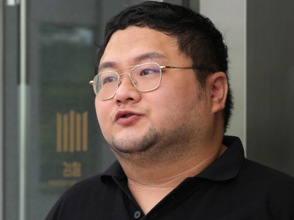 유튜버 구제역(본명 이준희)이 명예훼손 혐의 사건의 항소심 재판에서 "공론화를 위해 그랬다"고 주장했다. 사진은 인기 먹방 유튜버 쯔양을 협박해 돈을 갈취한 혐의를 받는 유튜버 구제역(이준희)이 구속 전 피의자 심문(영장실질심사)을 받기 위해 지난해 7월26일 경기도 수원시 영통구 수원지방검찰청에 출석하는 모습. /사진=뉴시스