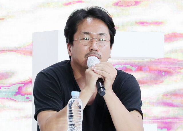 영화감독 겸 배우 양익준이 후배 폭행 혐의로 피소됐지만 예정된 일정을 강행한다. 사진은 2021년 부산국제영화제 간담회 모습. /사진=머니투데이