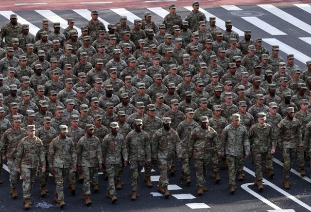 도널드 트럼프 미국 대통령이 정부효율부(DOGE)를 통해 교육부와 국방부를 구조조정을 할 것이라고 말했다. 국군의 날을 기념해 행진하는 주한미군의 모습./사진=뉴스1