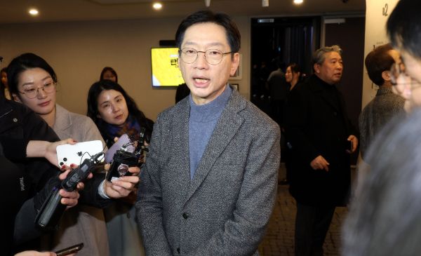 김경수 전 경남도지사가 더불어민주당의 다양성에 대해 꼬집었다. 김경수 전 경남도지사가 '일곱번째나라 LAB 창립 기념 심포지엄-탄핵너머 다시 만날 민주주의 심포지엄'에 참석한 모습. /사진=뉴시스