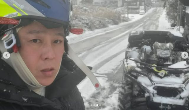 쿨 이재훈이 제주에 눈이 내리자 동네를 돌아다니며 제설 작업에 나섰다는 목격담이 온라인에서 화제다. /사진=이재훈 인스타그램 캡처