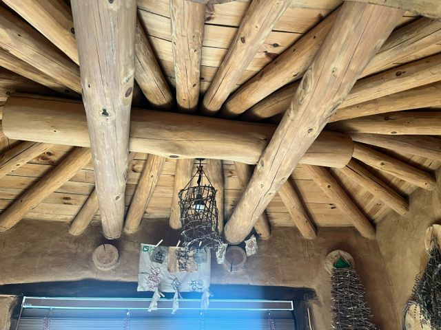 첫날 농촌 적응은 쉽지 않았다. 구들방에 누워 바라보는 천장. 마음이 안정된다./사진=박정은 기자