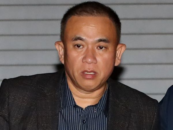 명태균씨가 자신의 페이스북을 통해 오세훈 서울시장, 홍준표 대구시장을 저격했다. 사진은 윤석열 대통령 부부 공천 개입 의혹의 핵심 인물인 명태균씨가 지난해 11월14일 오후 공천을 대가로 정치자금을 주고받은 혐의(정치자금법 위반)로 경남 창원시 성산구 창원지방법원에서 열린 구속 전 피의자 심문(영장실질심사)을 마친 후 대기 장소인 창원교도소로 가기 위해 호송차로 이동하고 있는 모습. /사진=뉴스1