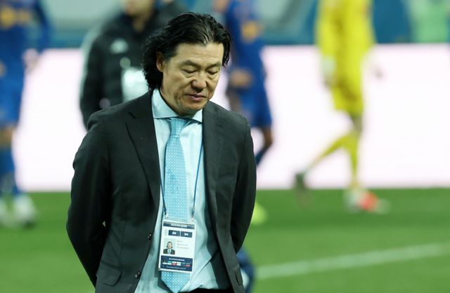 K리그1 우승팀 울산HD가 아시아축구연맹(AFC) 챔피언스리그 엘리트(ACLE) 16강 진출에 실패했다. 사진은 2024시즌 울산HD를 지휘한 김판곤 감독의 모습. /사진=뉴시스