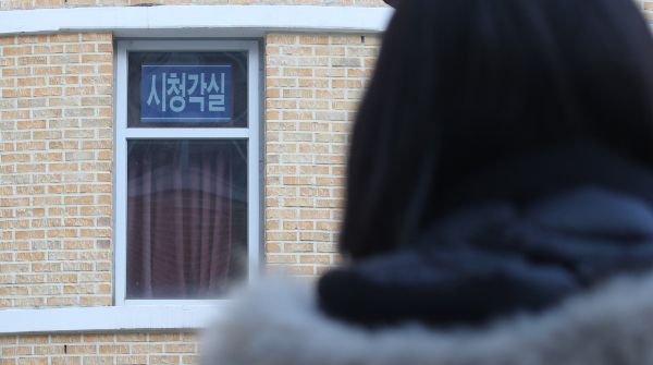 대전 서구 한 초등학교에서 1학년이 교사에 의해 흉기에 찔려 사망하는 사고가 발생했다. 사진은 범행이 발생한 학교 시청각실 모습. /사진=뉴스1