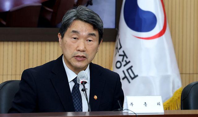 이주호 사회부총리 겸 교육부 장관이 지난 11일 정부세종청사에서 진행된 사회관계장관회의에 참석했다. /사진=뉴스1