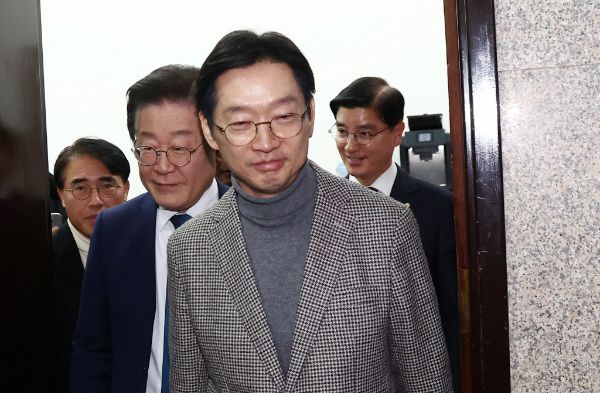 김경수 전 경남지사가 대선 경선 출마에 대해 언급했다. 사진은 김경수 전 경남도지사가 이재명 더불어민주당 대표 접견을 마치고 나오는 모습. /사진=뉴스1